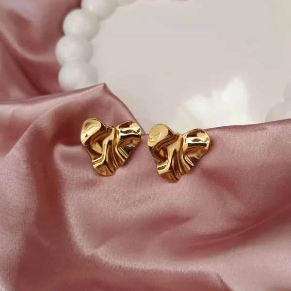 Crumpled Earrings | Crumpled gold earrings