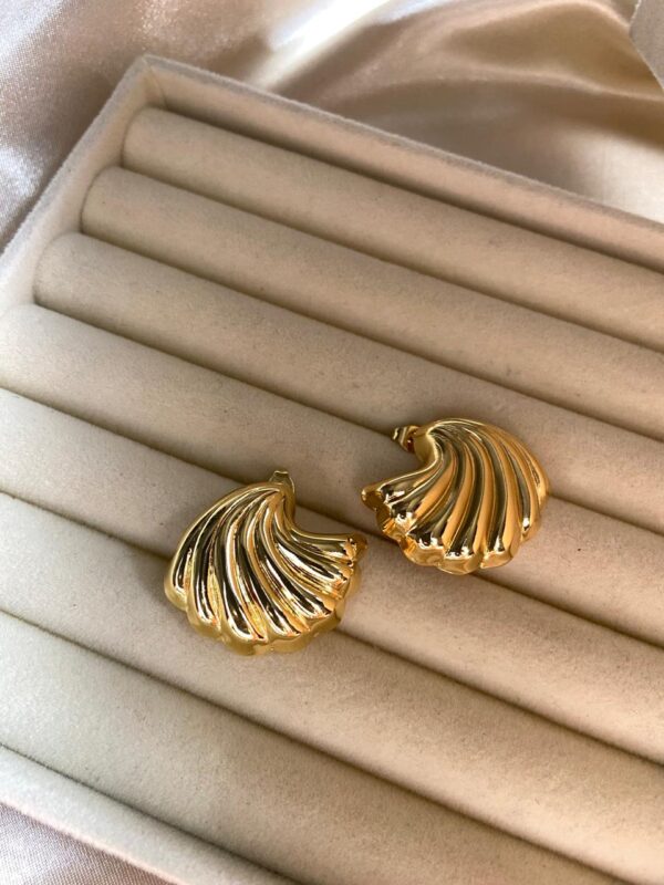 seashell design earring