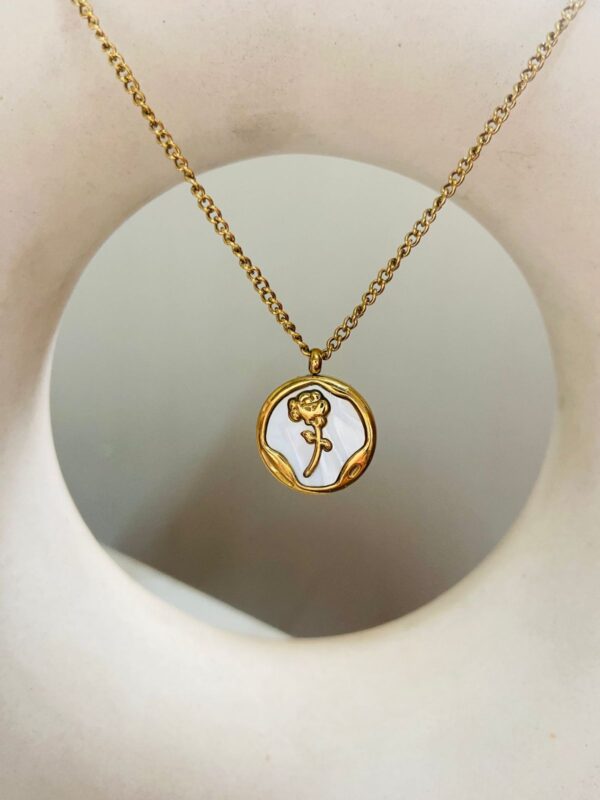 Ananya panday rose design pendent