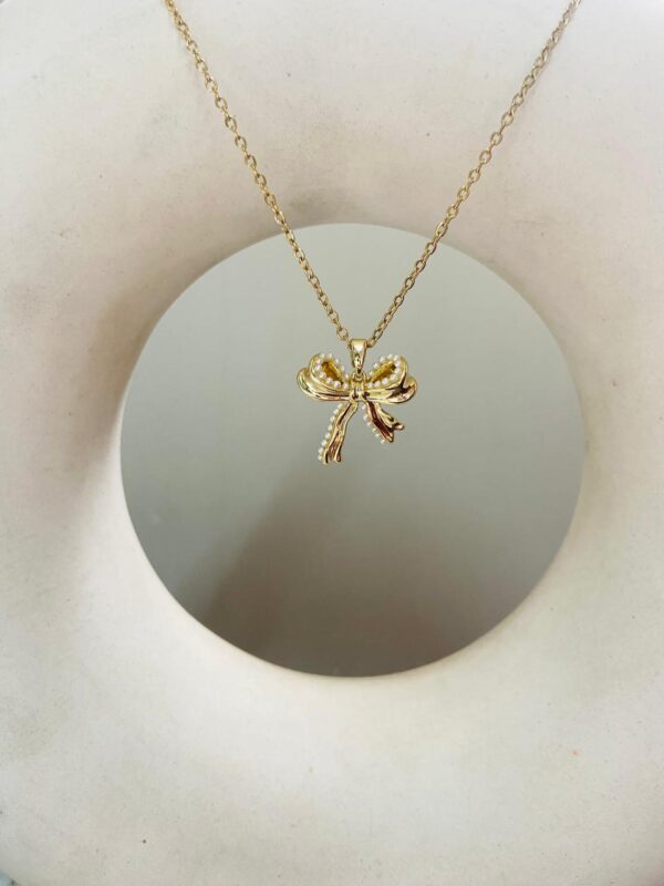 sparkling bow design pendent with chain