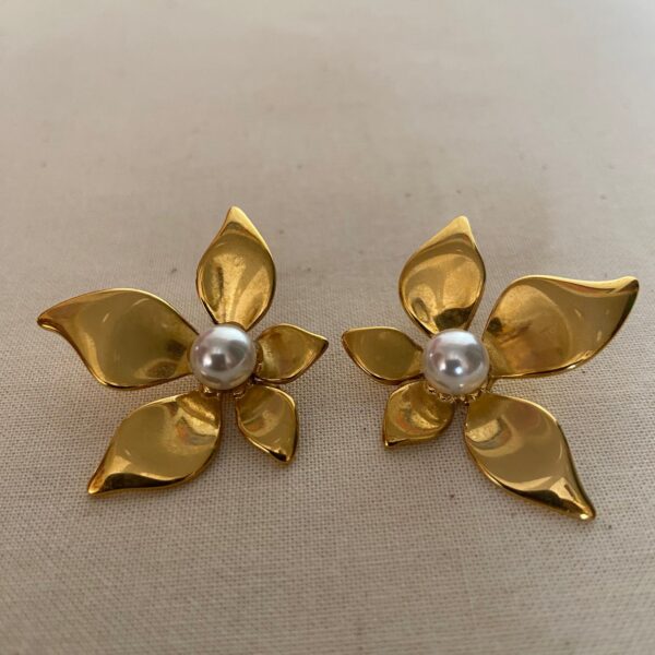 Aurora flower earring