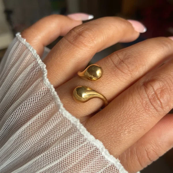 Teardrop ring