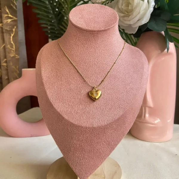 Solid heart shaped anti-tarnish chain pended