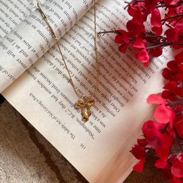 Bow design chain pendent