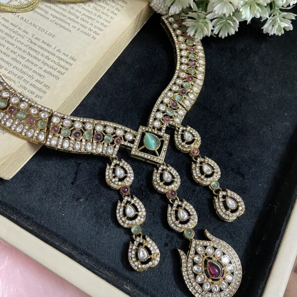 Multicoloured necklace with earring and mangtika