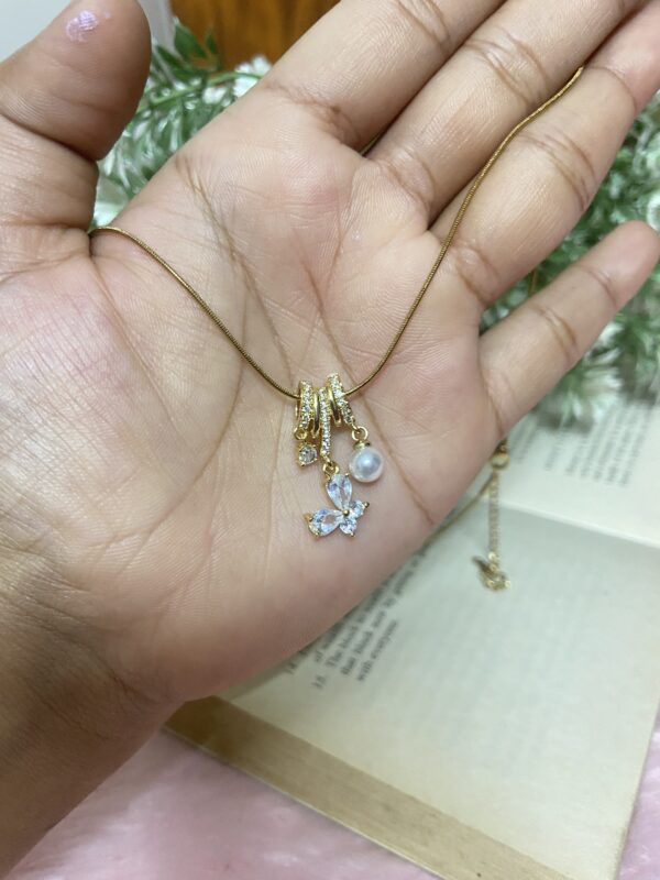 Mishi chain pendent