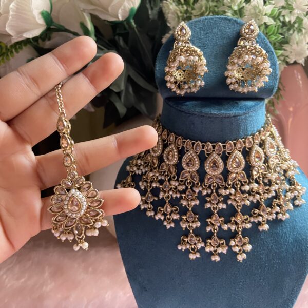 Choker Hanging Necklace Set With Mangtika