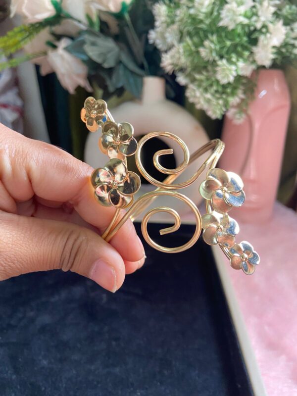 Anti tarnish Beautiful Armlet
