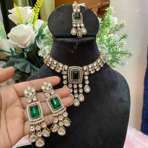 Necklace Choker With Earrings And Mangtika